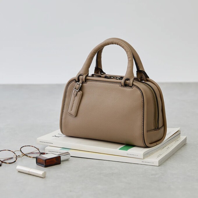 すっと自立する、凛とした佇まいの「Ren（レン）」