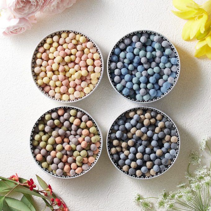 日本の四季を表現した粒チョコレート。