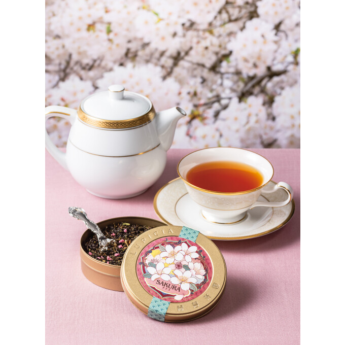 桜のお茶と、春の訪れを喜ぶ。