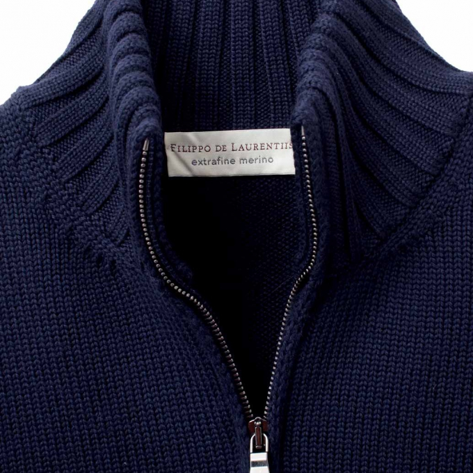 〈FILIPPO DE LAURENTIIS〉のニットで寒い冬を気持ちよく