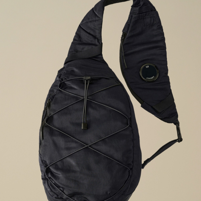 【C.P.COMPANY】持つだけできまる、ボディバッグ
