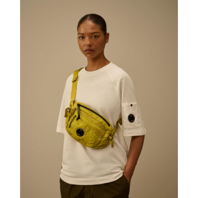【C.P.COMPANY】深みのある色彩が魅せる、ボディバッグ
