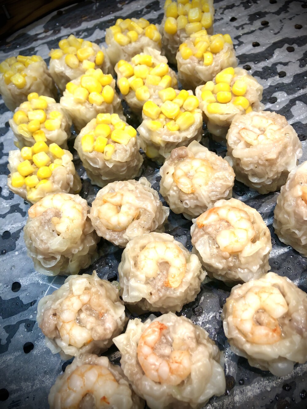 お肉感たっぷりのしゅうまい！大人気カレーパン登場！