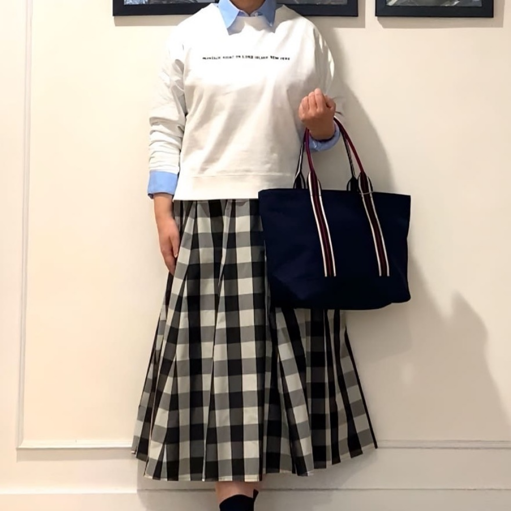 カジュアルカットソー×ゆったりシャツのレイヤードスタイル🍀.*