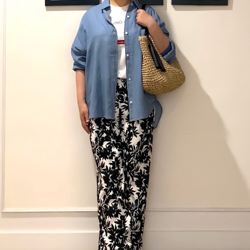 ロゴT×シアーデニムシャツで抜け感ボタニカルコーディネート𓂃𓂂🍃