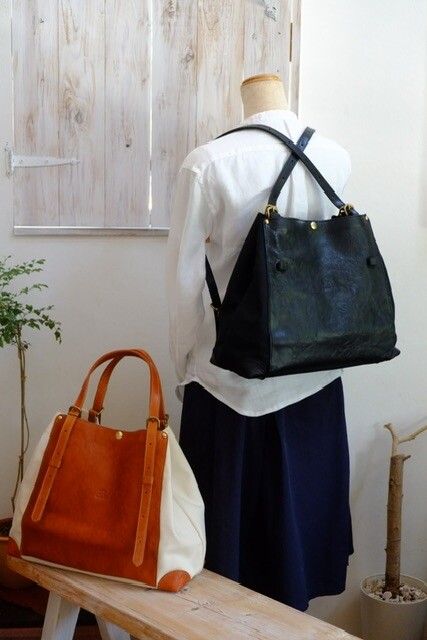 「LEDER MAKES」