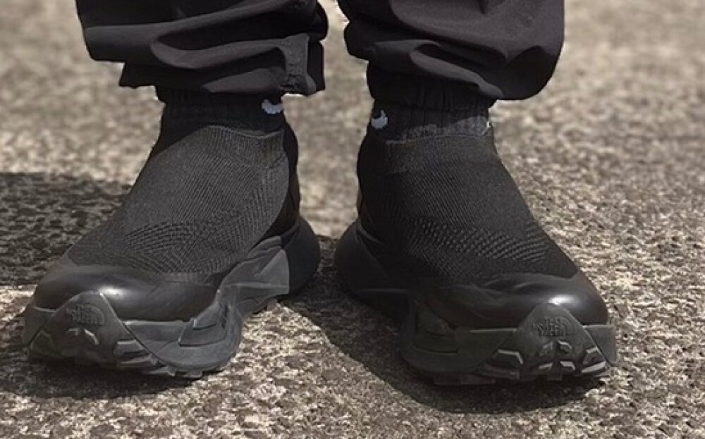 ノースフェイス新作スリッポンタイプの靴