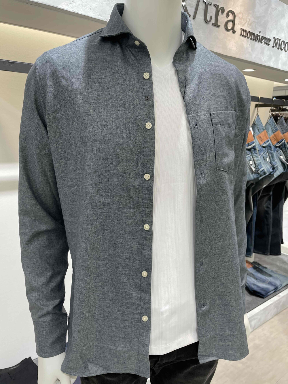 モードカラーを揃えたWinter shirt