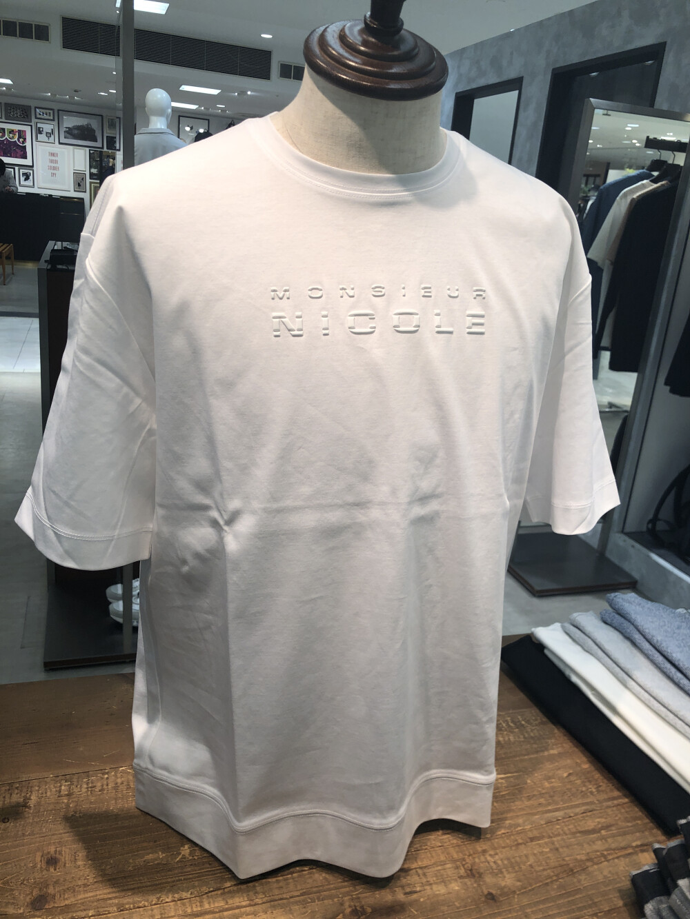 ロゴプリントTシャツ