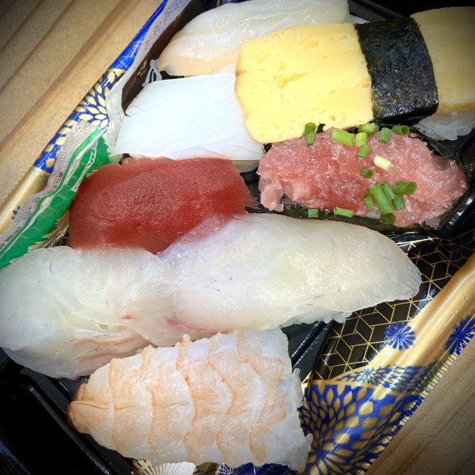 毎週火曜日はお寿司とお肉がお買い得！