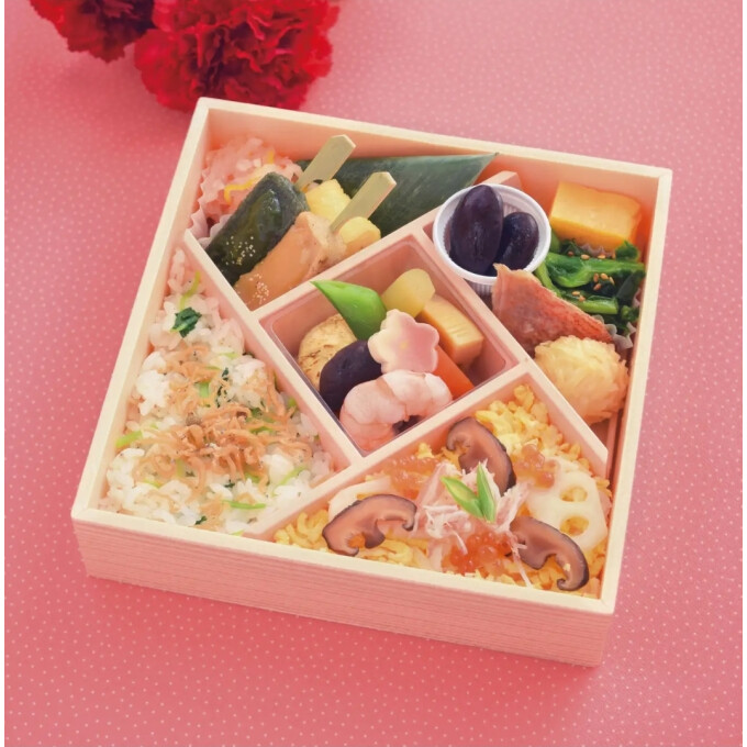 日頃の感謝を込めて💐　　　　　　　　　　　　彩り華やかな『母の日』限定弁当✨