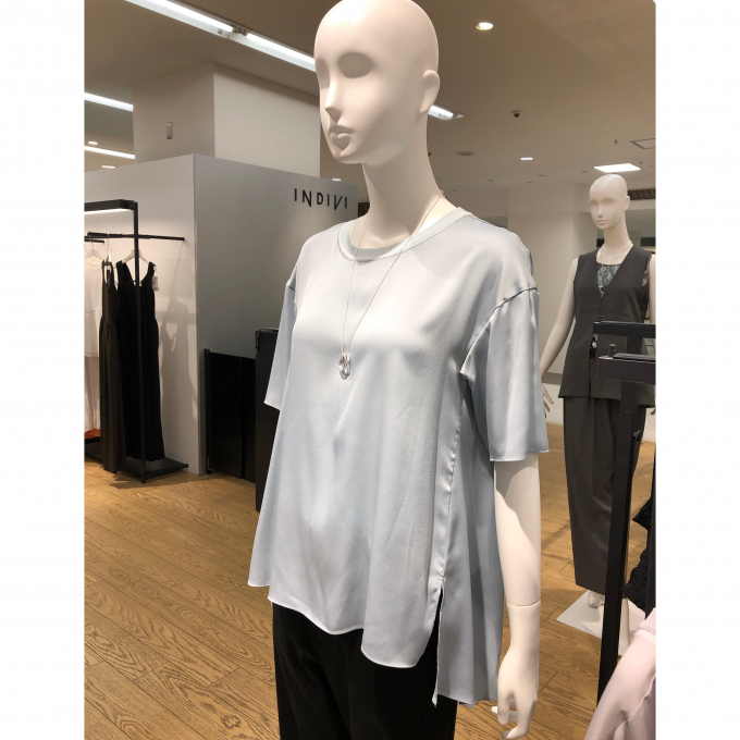 一枚でサラッと✨シルエットで差がつくトップス🌻