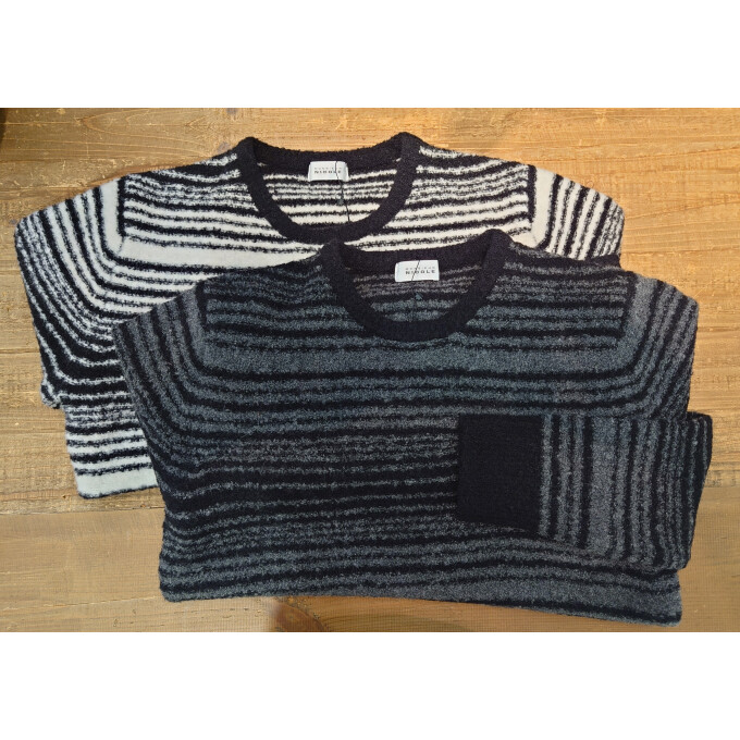 クルーネックニット