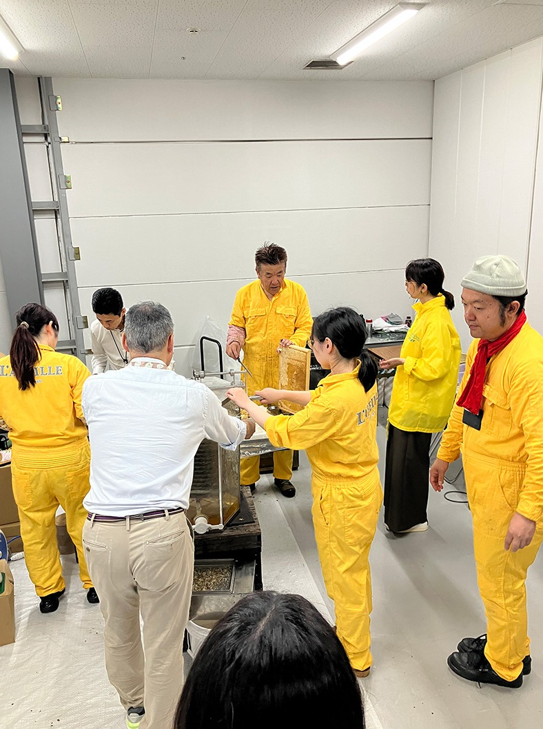 「台風直撃なんのその💪屋内で盛大に蜜しぼり体験会を開催しました！！！」