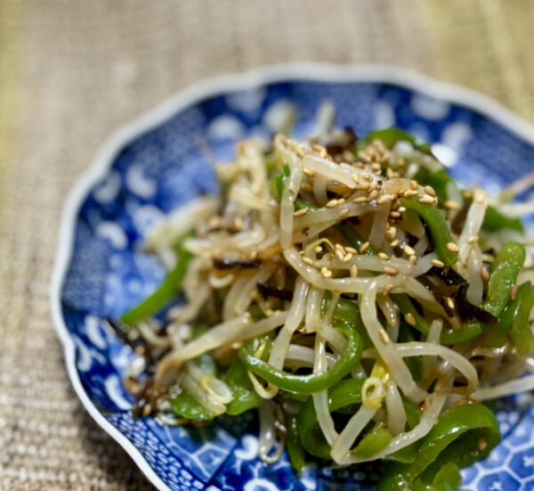 ピーマンともやしの和え物