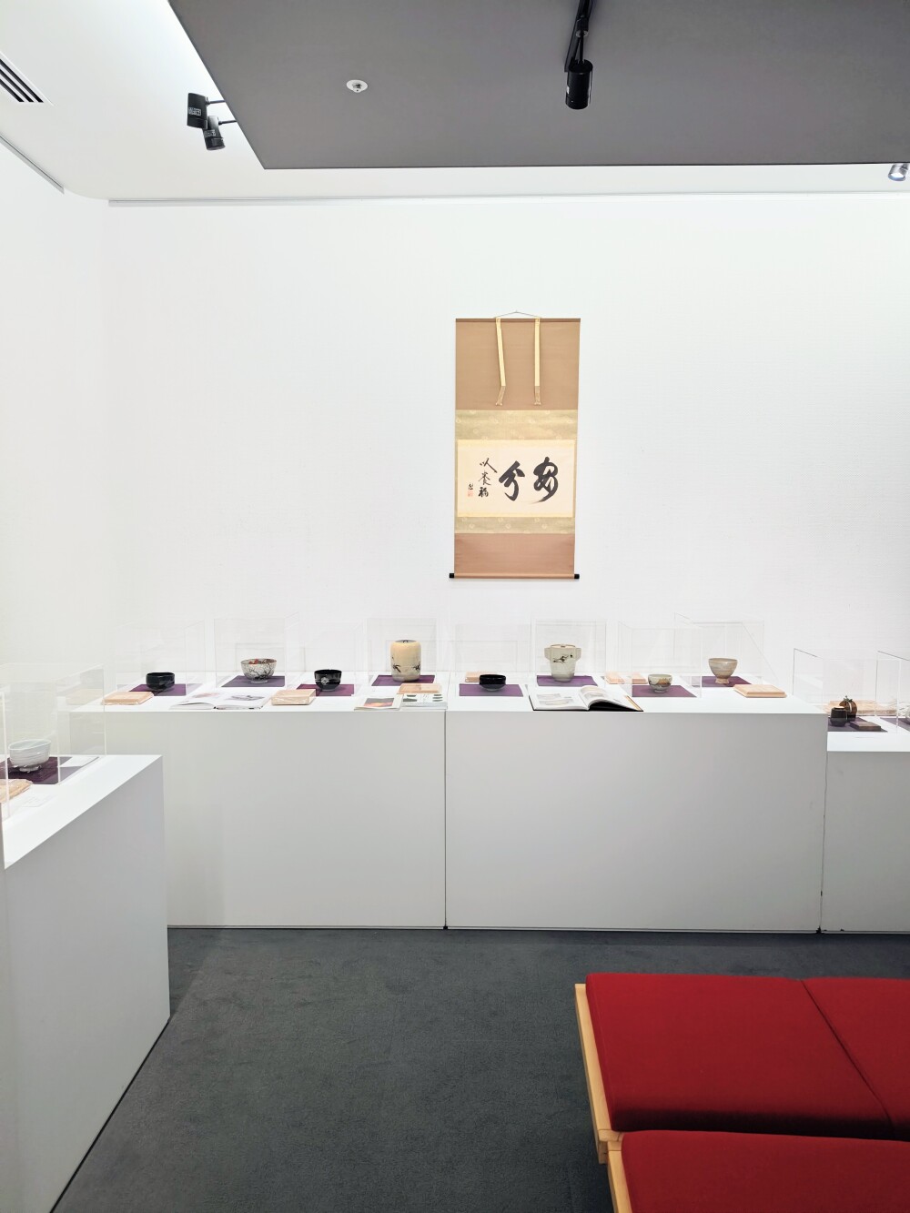 「春の茶の湯道具逸品展」開催中