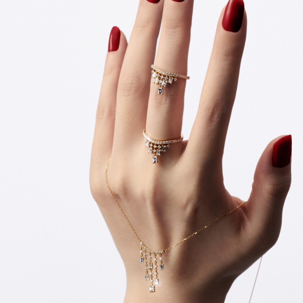 〈AHKAH〉おすすめアイテムのご紹介 ～シャンデリアスウェイ～