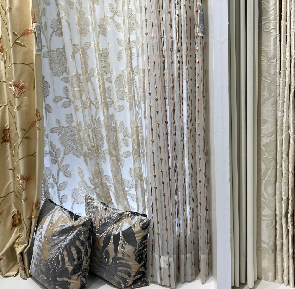 カーテンでお部屋の模様替えをしませんか？