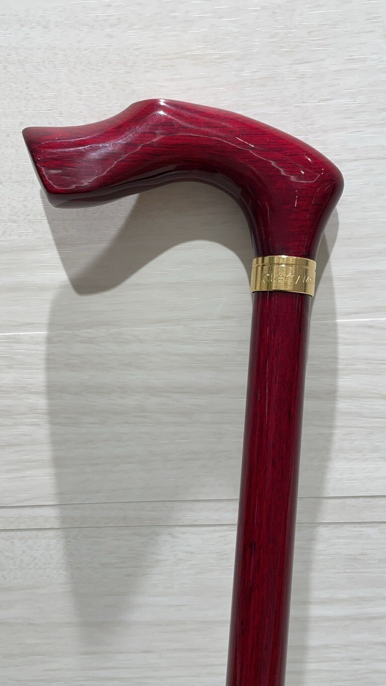 落ち着きある赤 木製一本杖 お洒落です