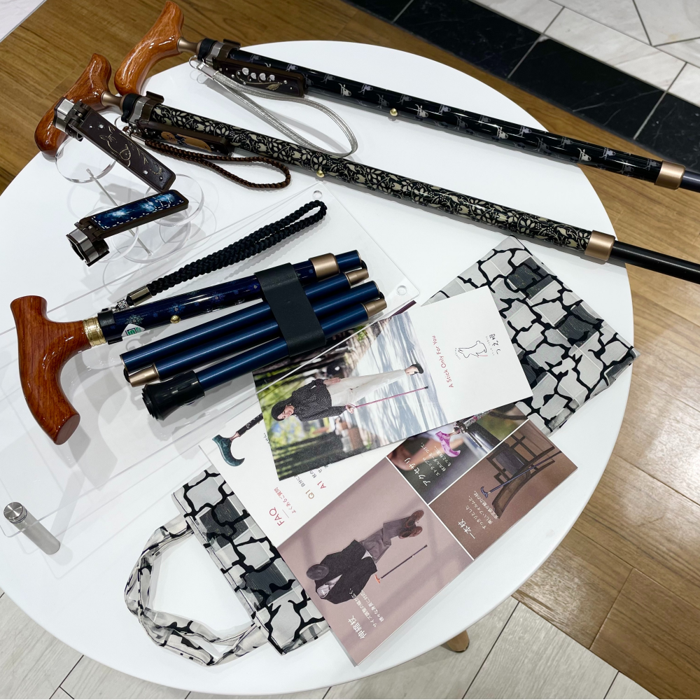 入り口ディスプレイを替えてみました。男性もお楽しみください👨🏻‍🦰👩🏻‍🦰🧑🏻‍🦯