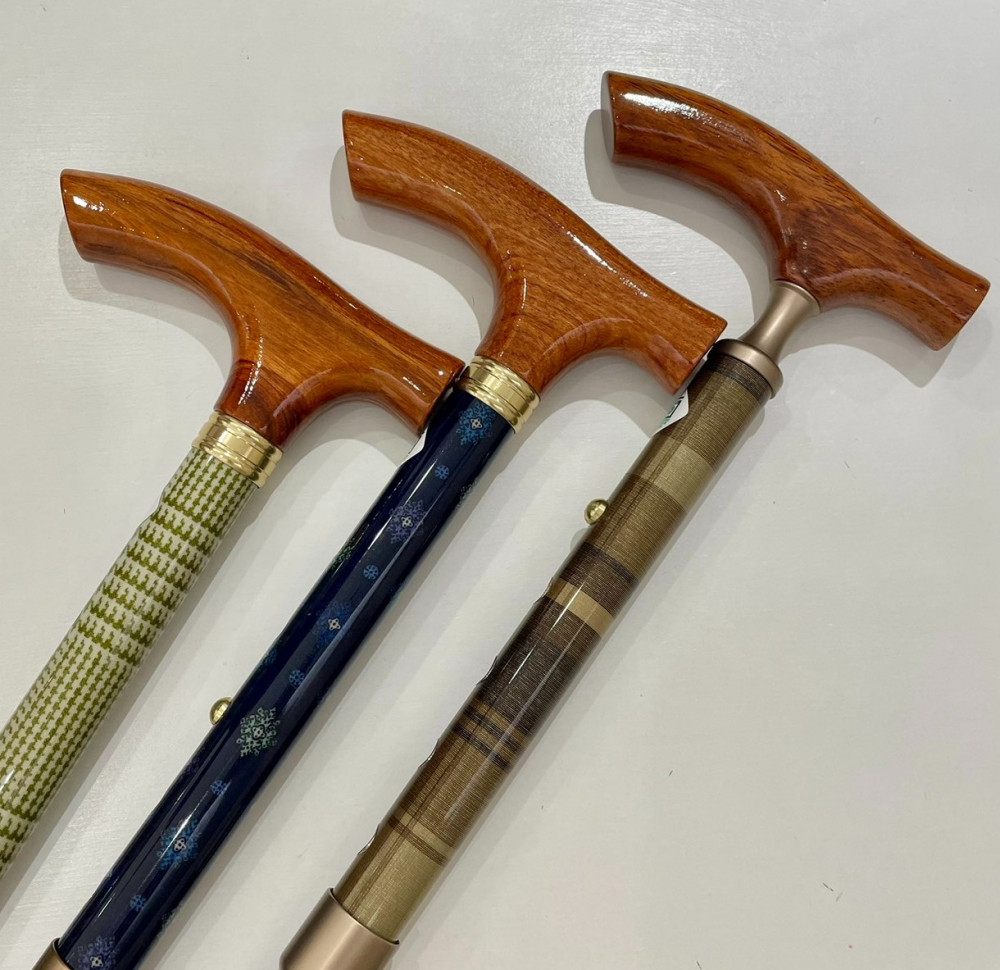 男性の方も… おしゃれな杖で春のお出かけ🌸🌸