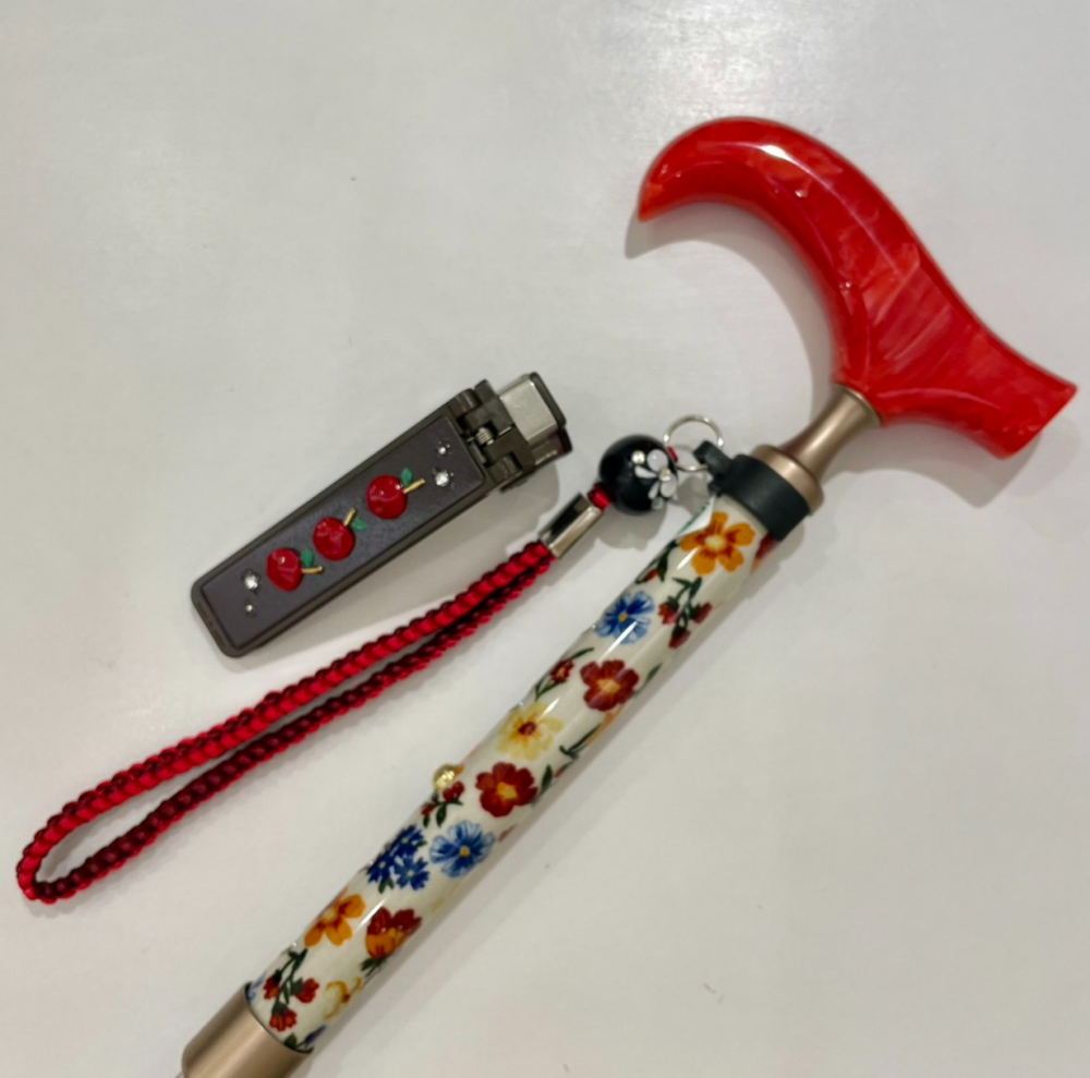 赤色グリップの杖❤️オススメ組み合わせ🪄