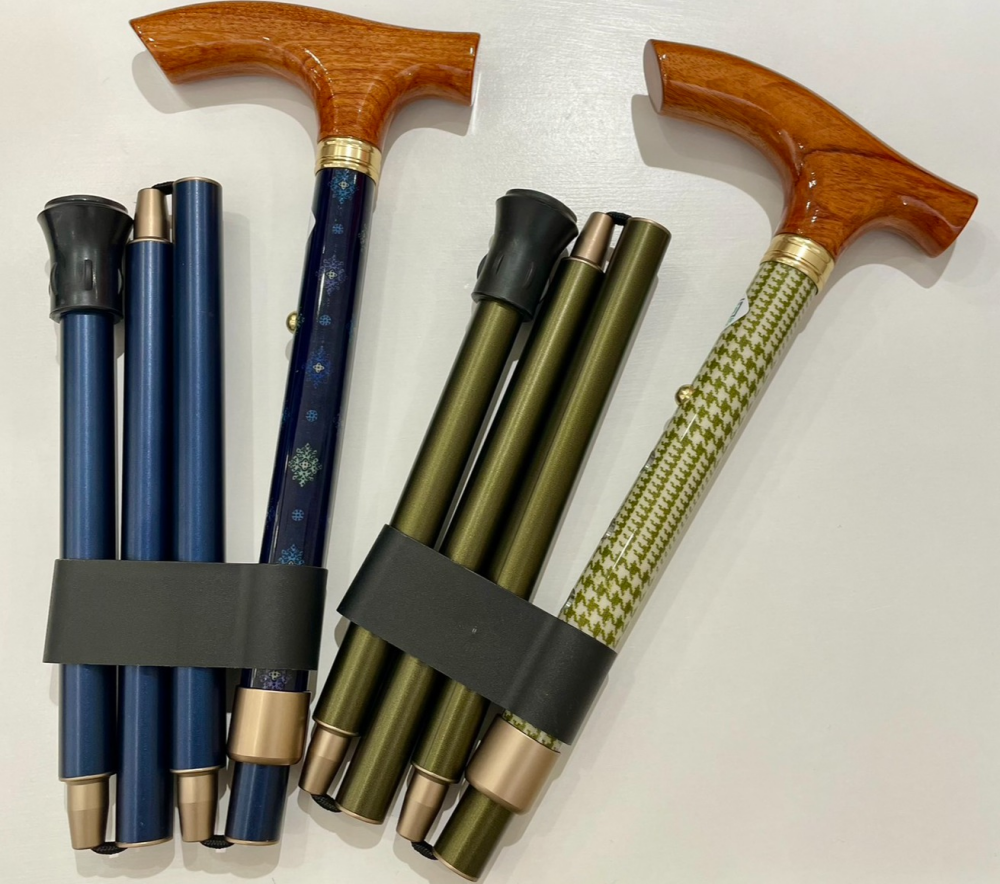 帰省のお土産とともに…👨🏽‍🦯