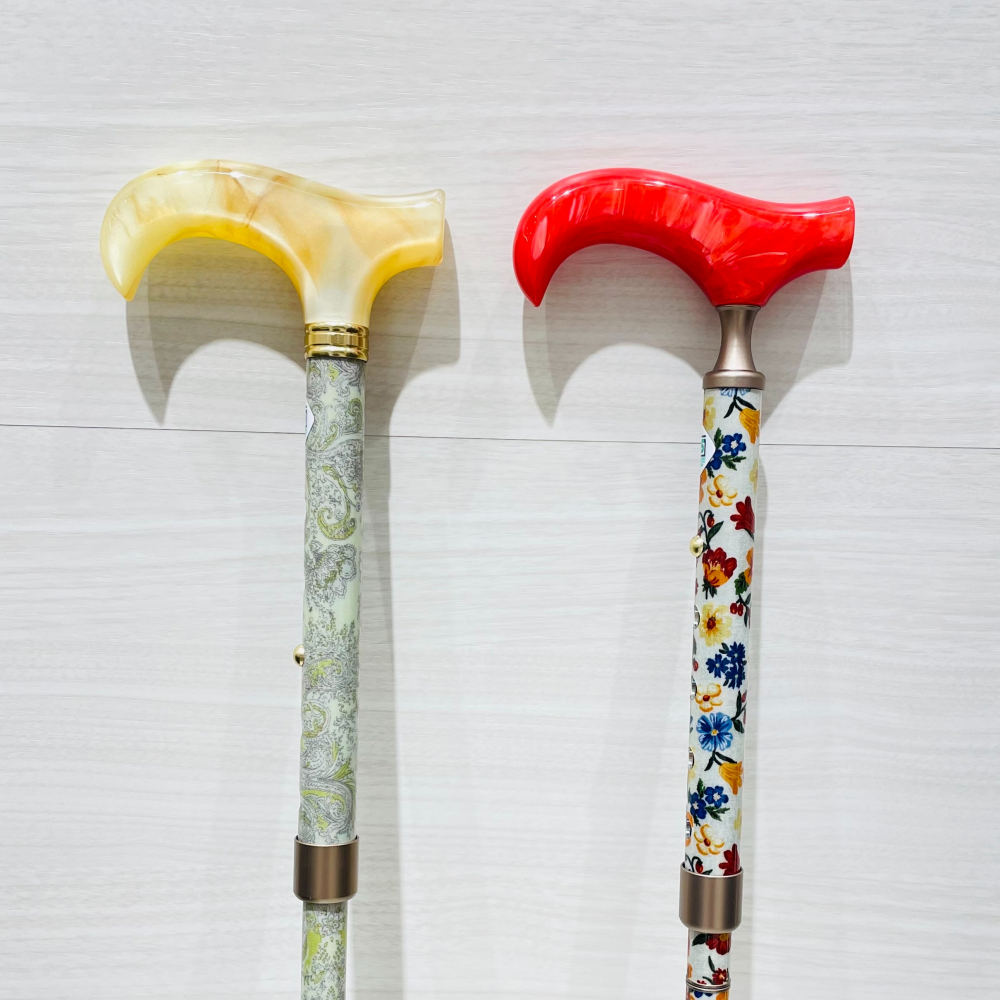 杖を手に、五感で味わう秋散歩