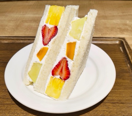 〈フルーツベル〉ミックスフルーツスペシャルサンド販売中！