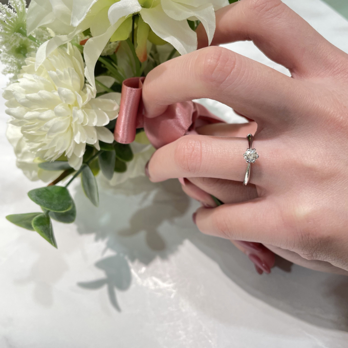 チューリップモチーフの婚約指輪🌷