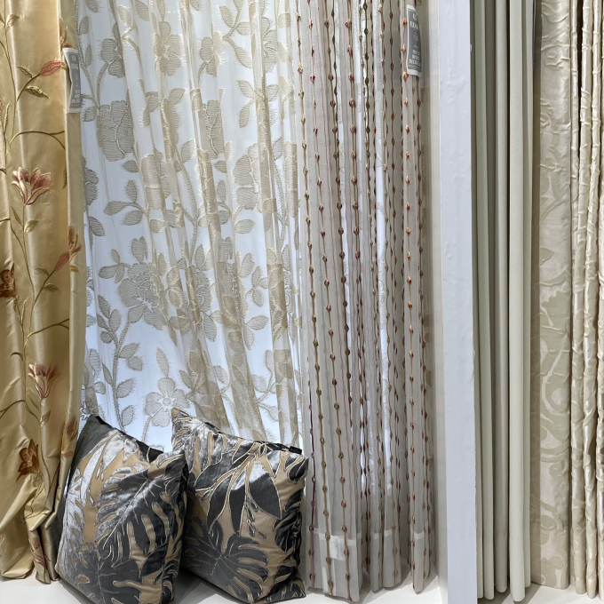 カーテンでお部屋の模様替えをしませんか？