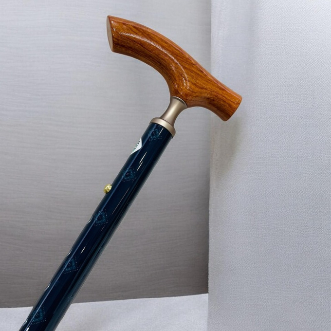 紺色が印象的な一本😊👨🏻‍🦯