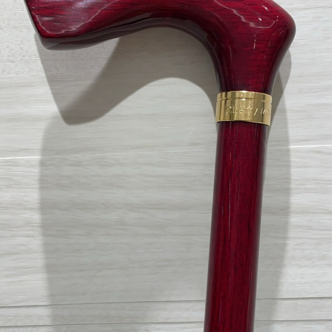 落ち着きある赤 木製一本杖 お洒落です