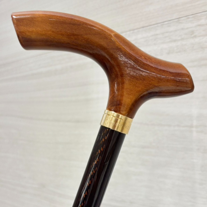 温もりと軽さが調和する、上質な一本🪽✨