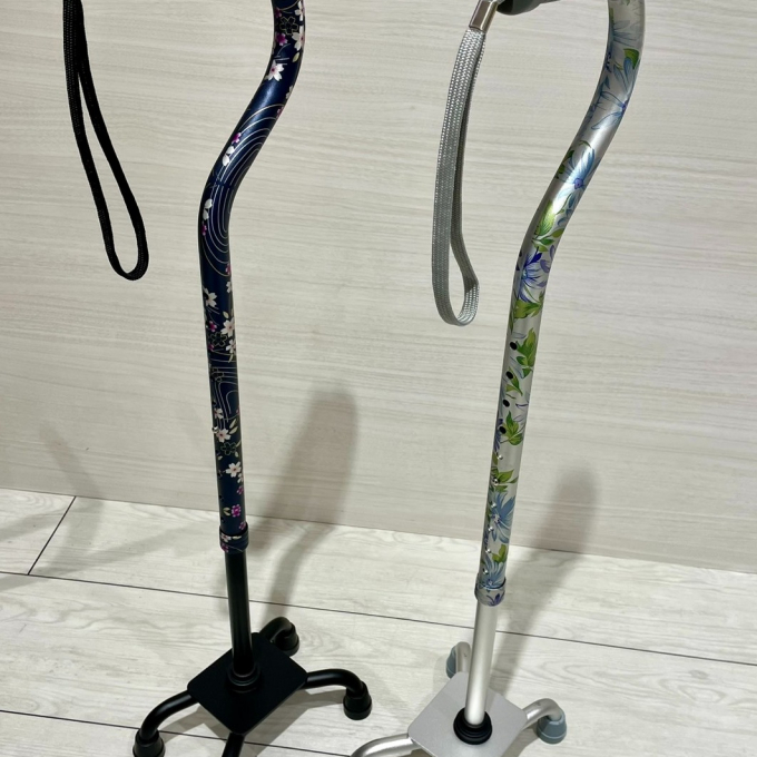 安定感のある「4点杖」のご紹介✨