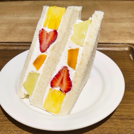 〈フルーツベル〉ミックスフルーツスペシャルサンド販売中！