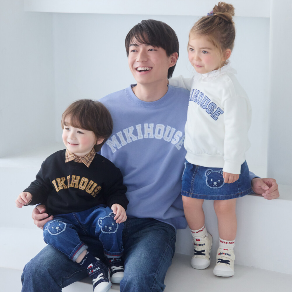 みんなでおそろい❣️カレッジロゴトレーナー