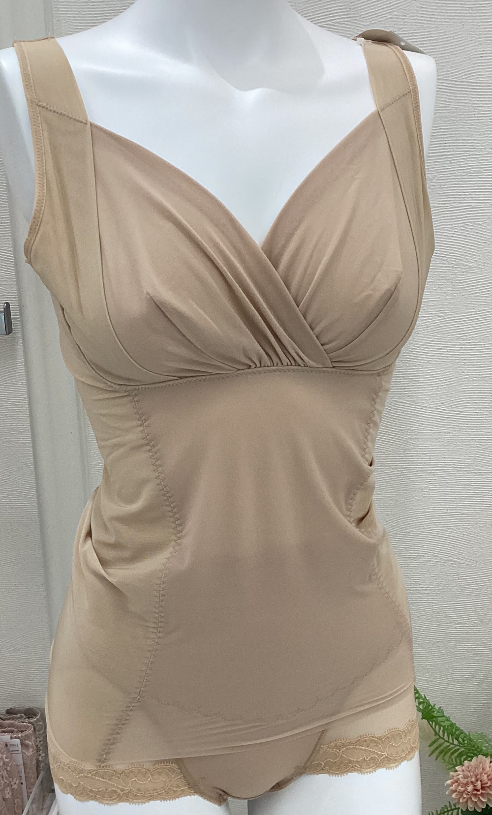 すっきり美しいシルエットに！着やせシェイパー
