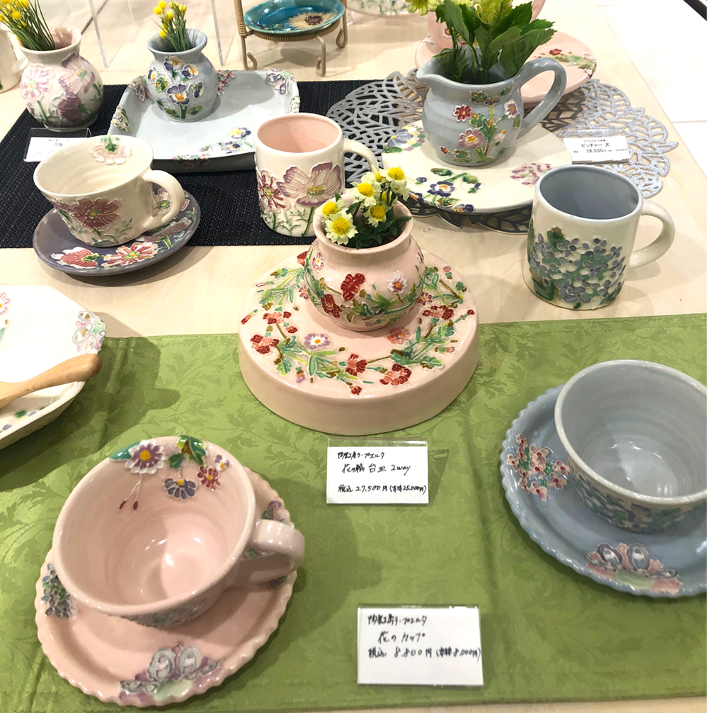 ラ・プエルタ  新春～春を迎える花のうつわ展