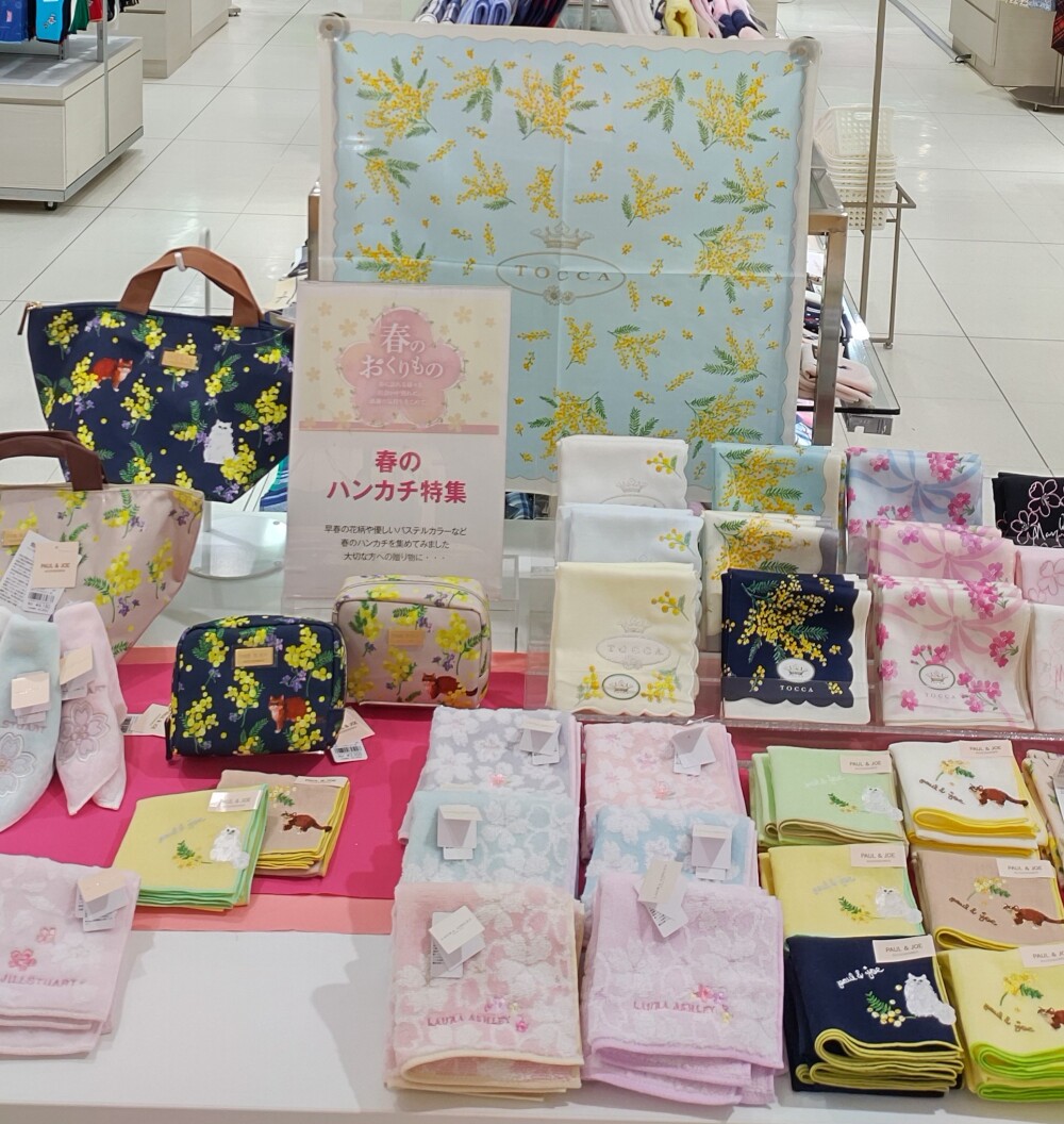 春のおくりもの　婦人洋品売場より🌸