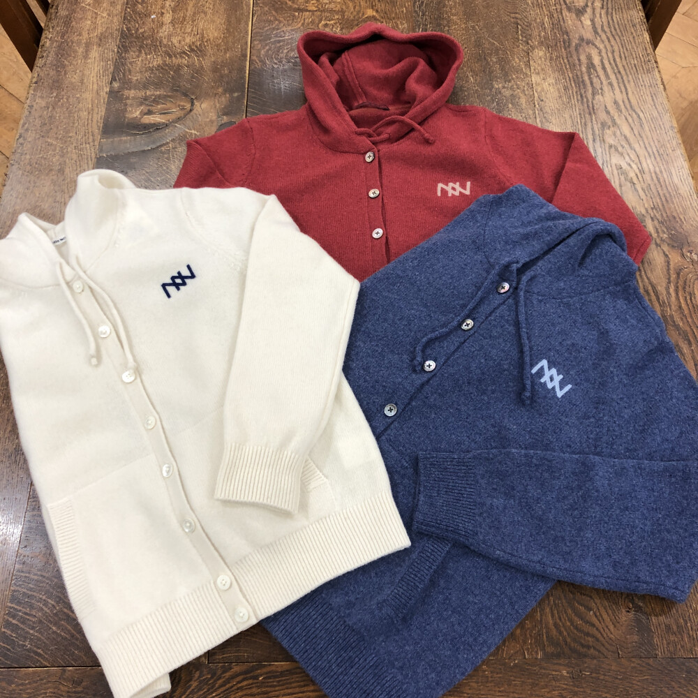 暖かなニットパーカー