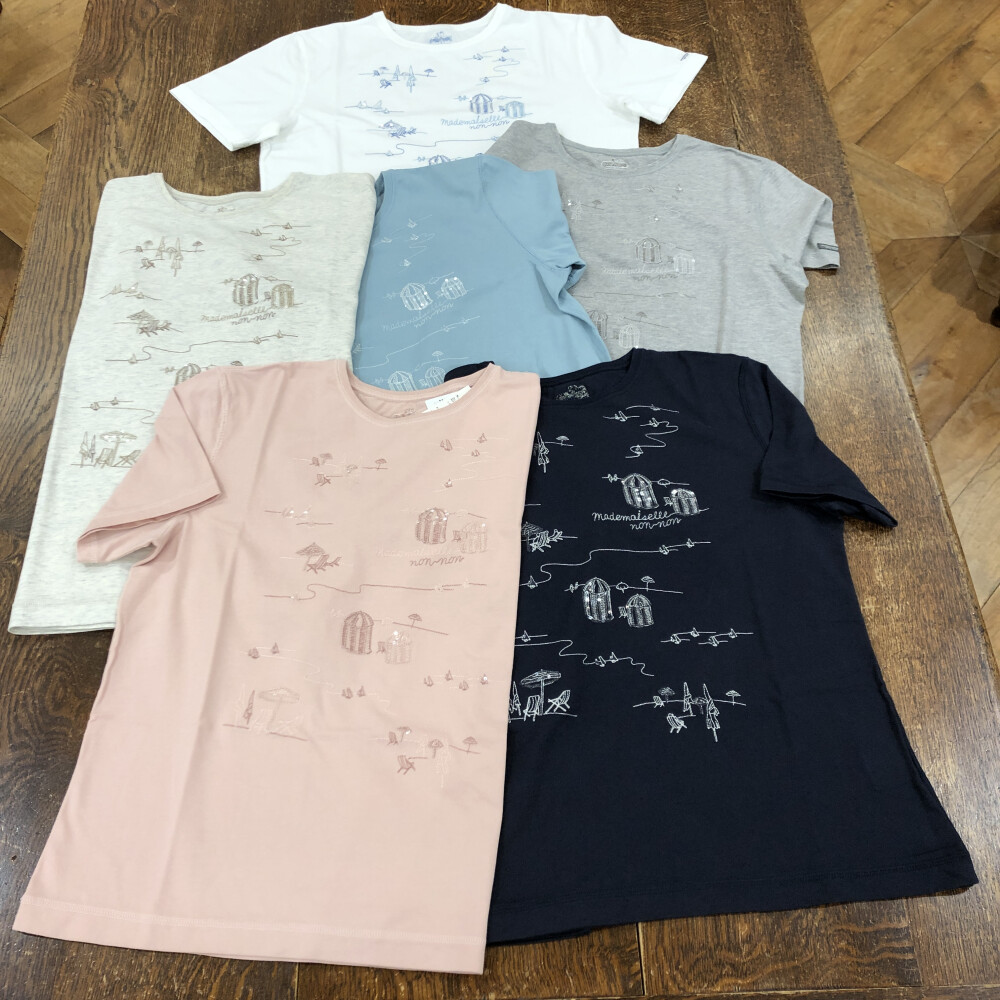 爽やかなスパンコールTシャツ