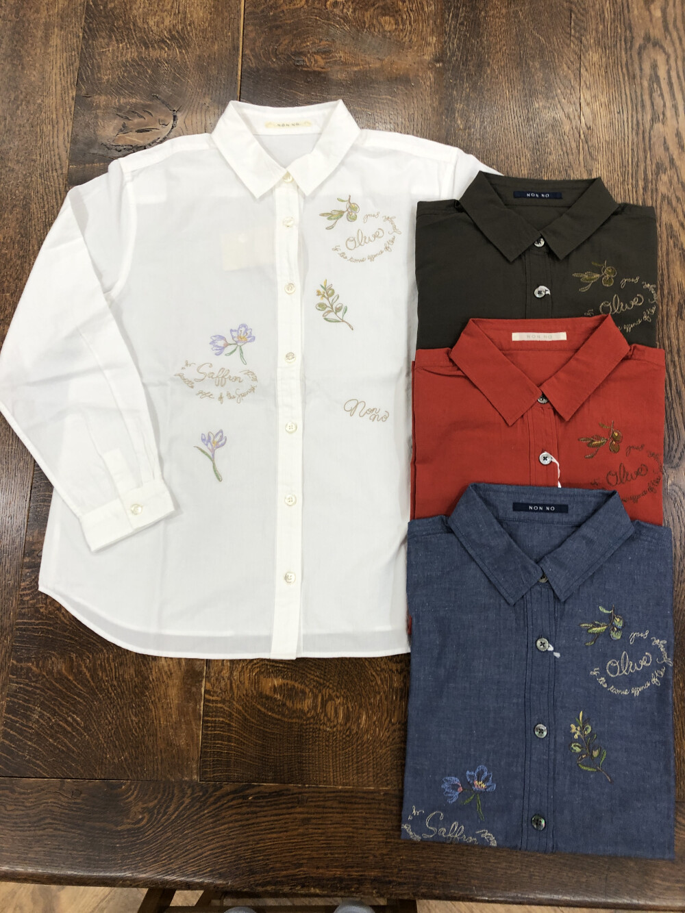 サラッとした着心地！刺繍入りダンガリーシャツ