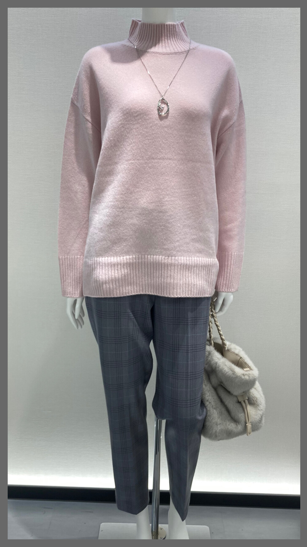 UNTITLED  S.Lサイズ ラムウールカシミヤニットスタイリング