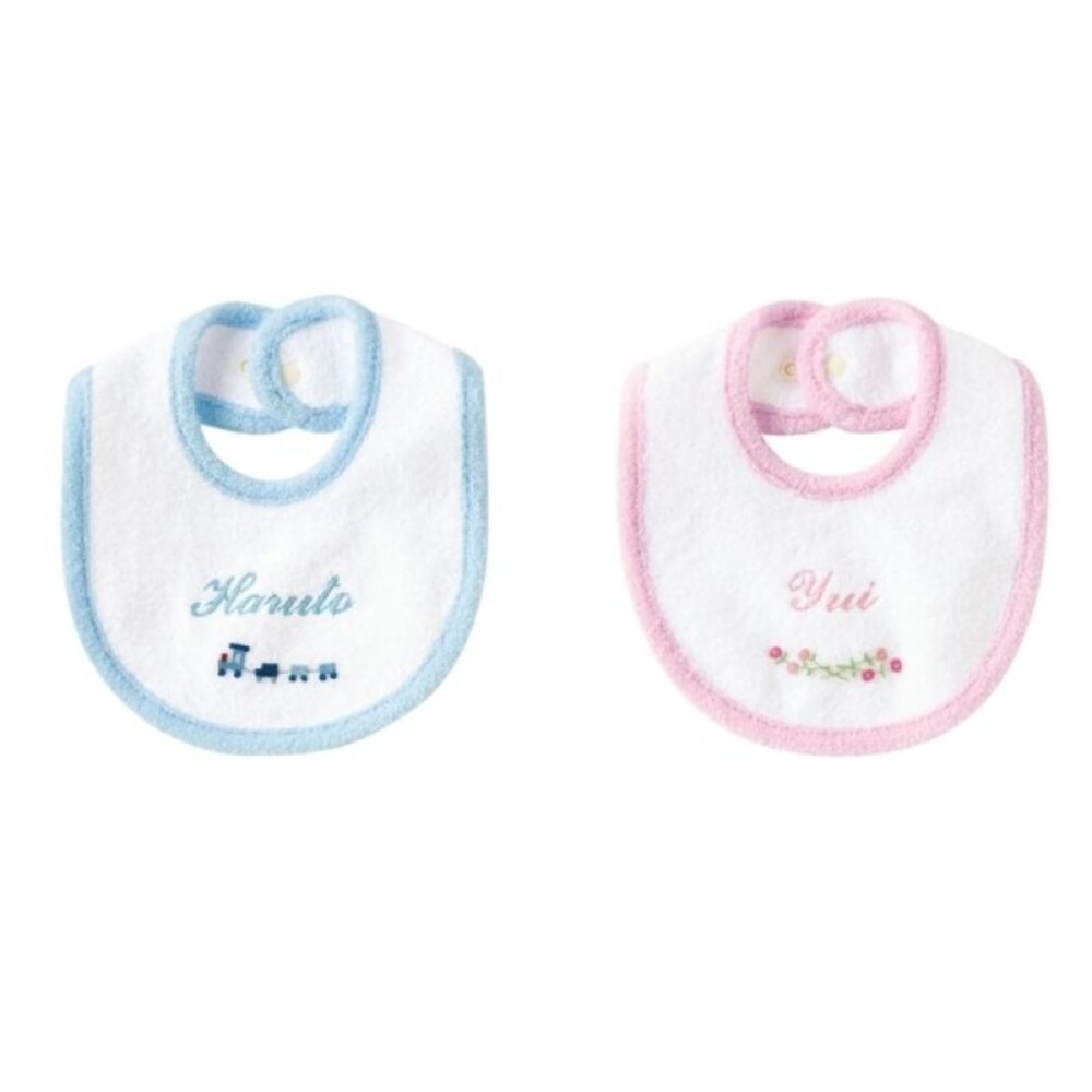 1000daysサービスのネームオーダーよだれかけ🎶