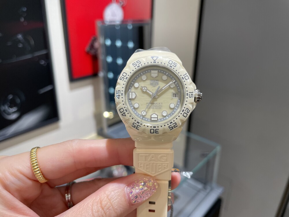 【TAGHeuer】ホワイトソーラーで光と注目を集めろ！【タグ・ホイヤー】WBY1164.FT8114
