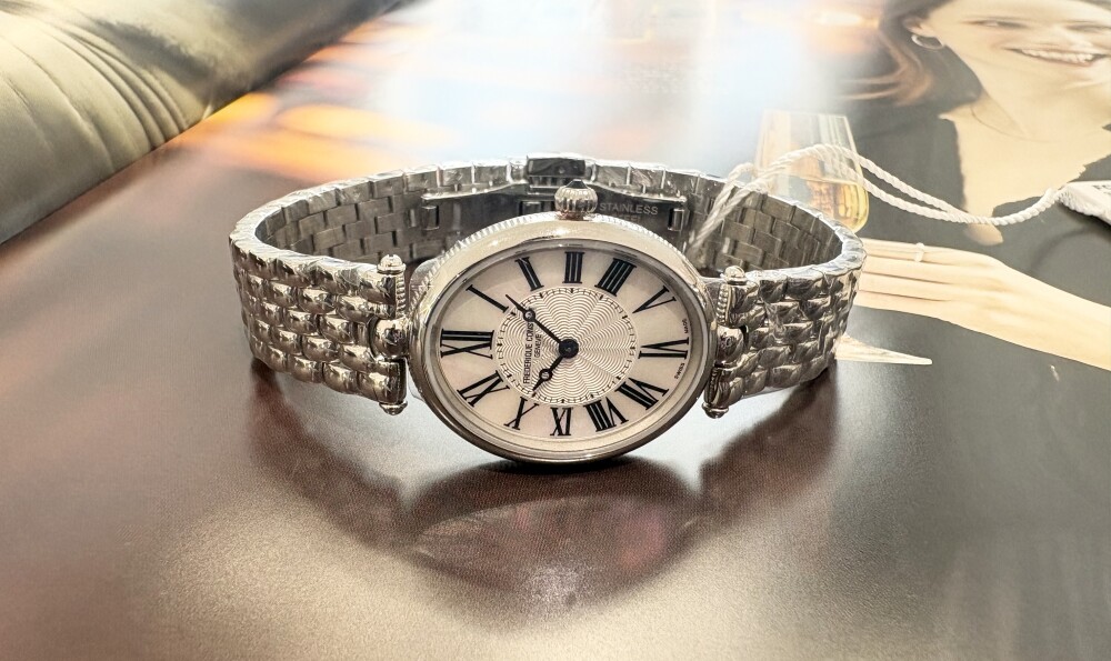 【FREDERIQUE CONSTANT】レトロでなめらかな曲線美【フレデリックコンスタント】FC-200MPW2V6B