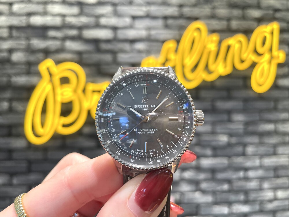 【BREITLING】女性にもナビタイマーを✈️【ブライトリング】A17327381B1P1