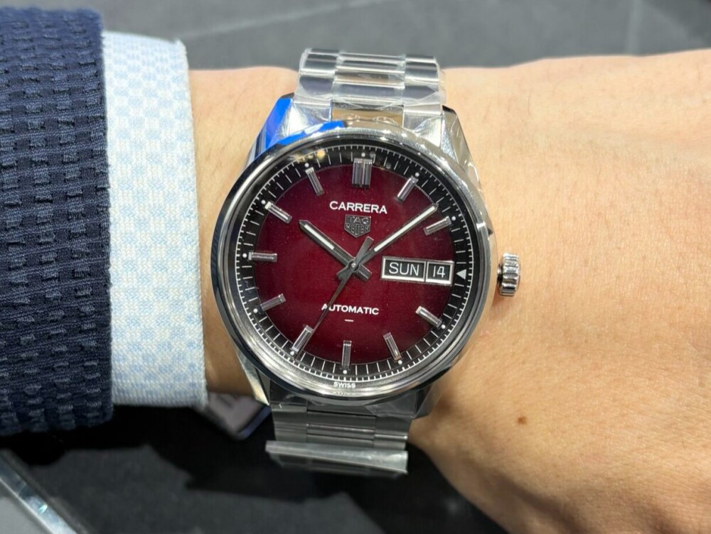 【TAG Heuer】秋に深紅を【タグホイヤー】WDA2113.BA0043