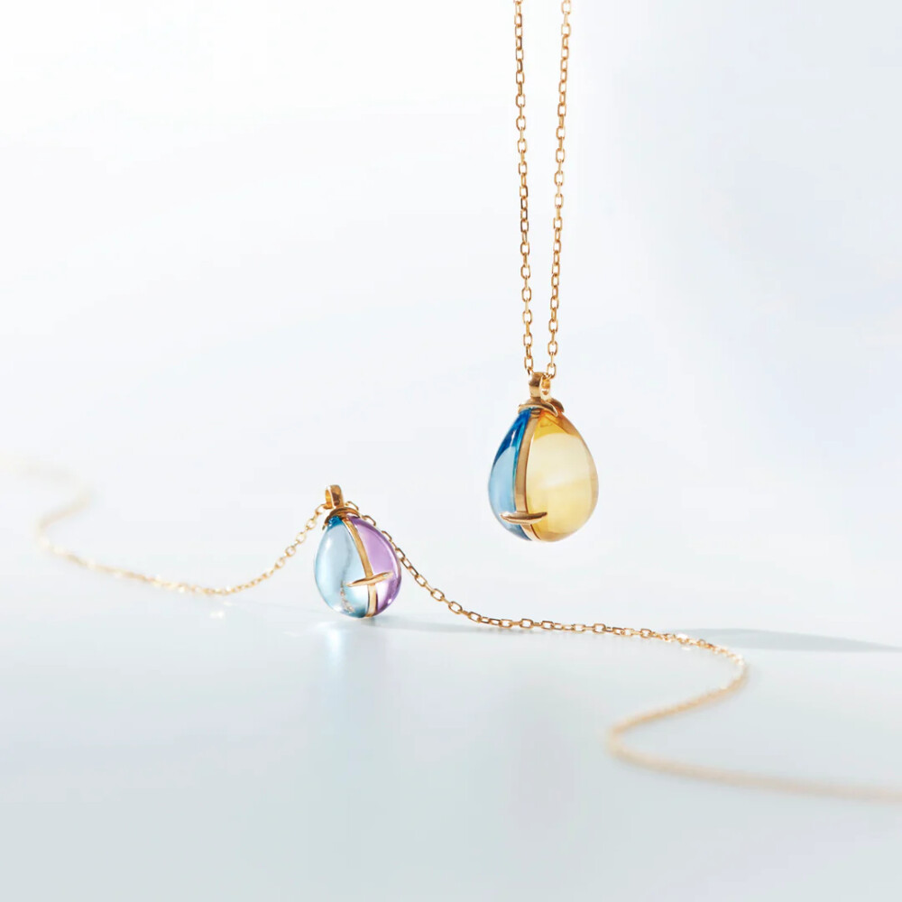 透明感あふれる2色の石がひとつになって、お互いの輝きを引き立てあう“Day and Night Shizuku”